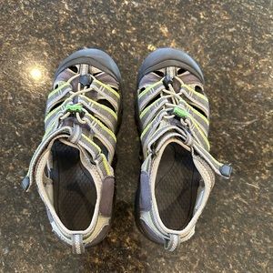 Kids KEEN shoes.